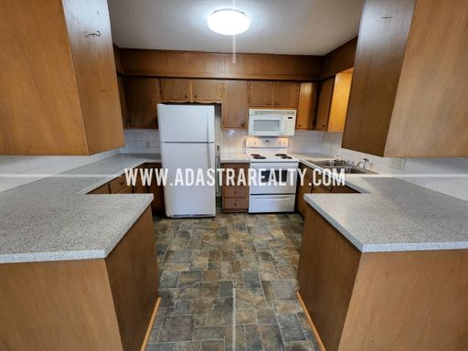 212 Brookside Dr,, Paola, KS 66071