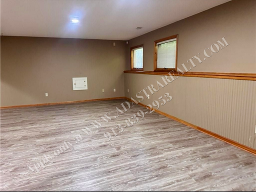  1317 E Sleepy Hollow Dr, Olathe, KS 66062