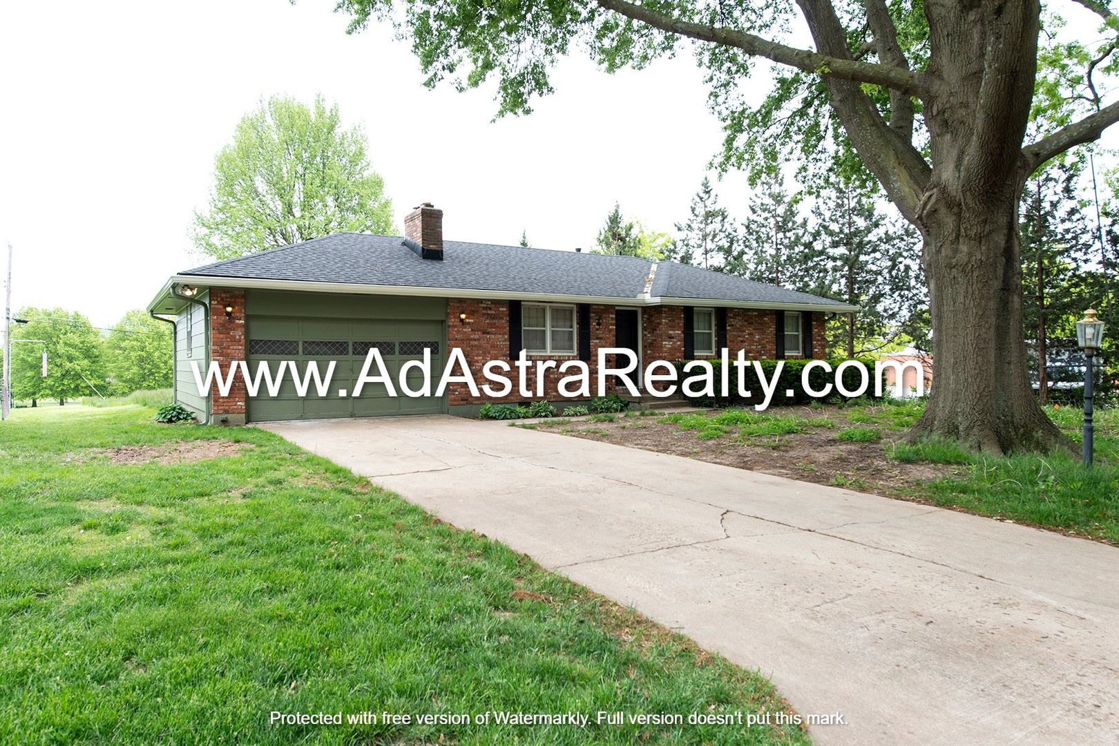 Blue Springs House: 718 NW 5th St,