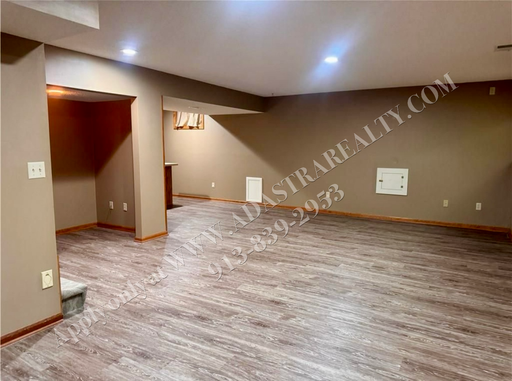  1317 E Sleepy Hollow Dr, Olathe, KS 66062