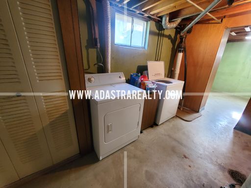 8607 Riggs St,, Overland Park, KS 66212