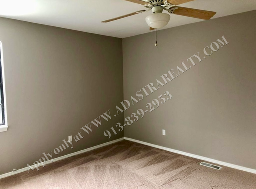 1601 E Elm Ter,, Olathe, KS 66062-1836