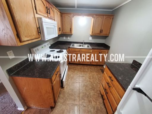 6011 N Forest Ave,, Gladstone, MO 64118-4823