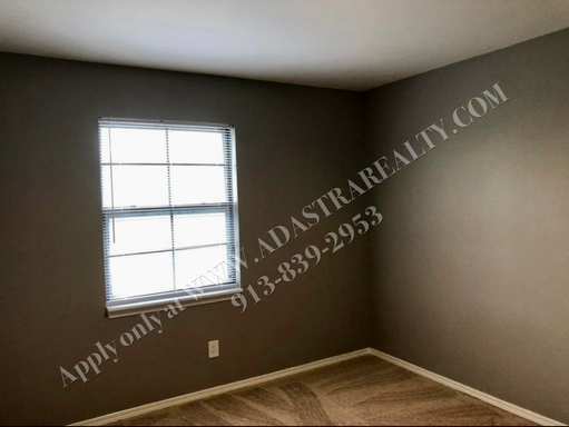 1601 E Elm Ter,, Olathe, KS 66062-1836
