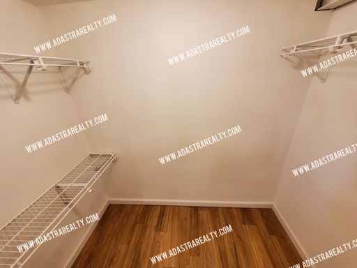 4825 W 75th St,, Prairie Village, KS 66208