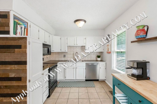 2715 Holmes St,, Kansas City, MO 64109