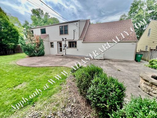  5404 Chadwick Rd, Fairway, KS 66205