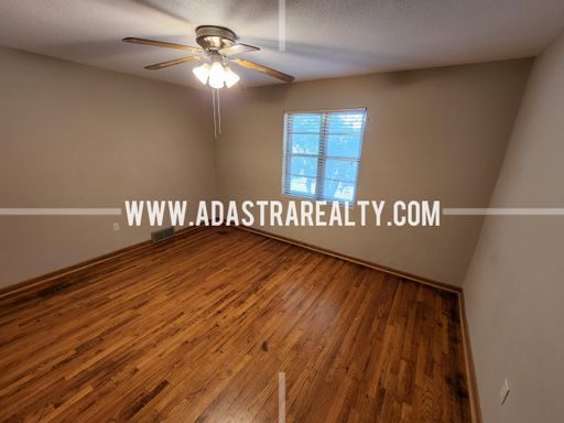 212 Brookside Dr,, Paola, KS 66071