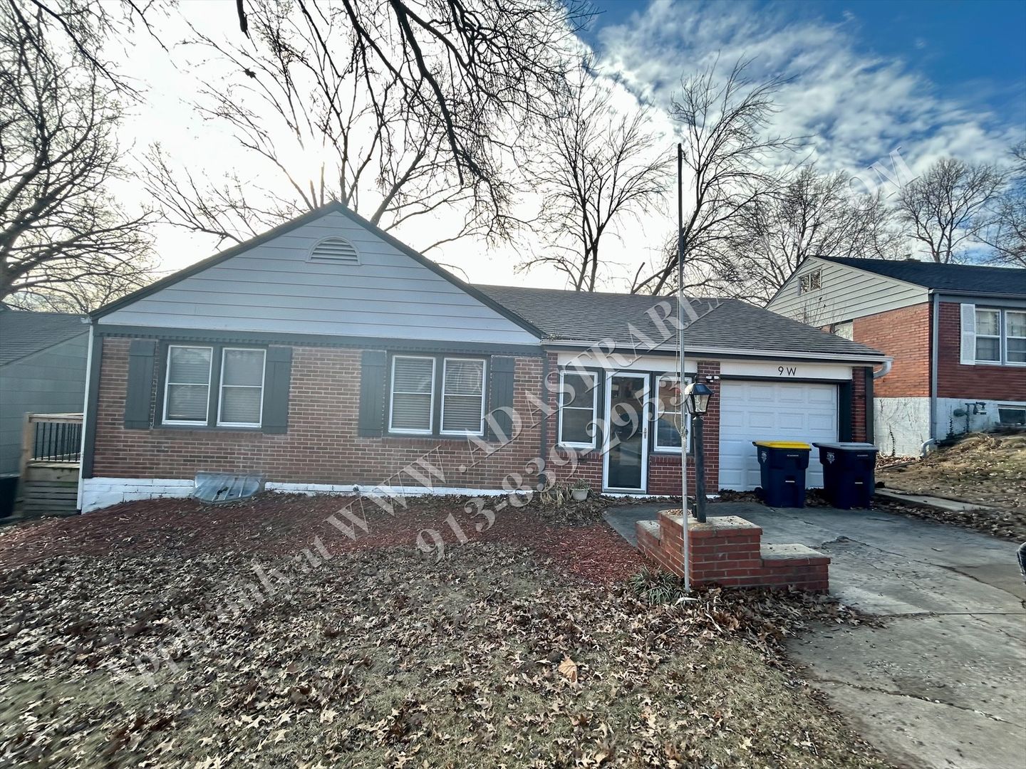 Kansas City House: 9 W Pocahontas Ln,