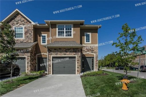 15852 Valley View Dr,, Overland Park, KS 66223