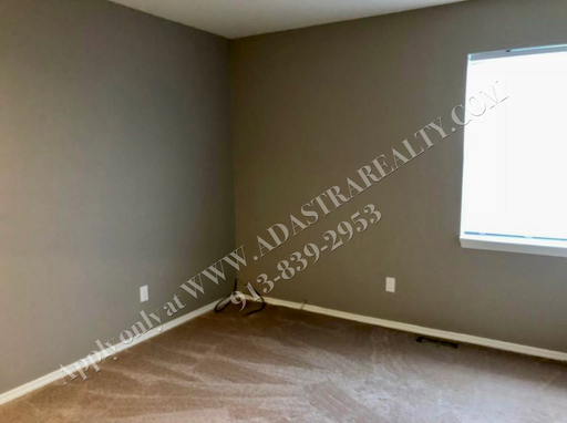 1601 E Elm Ter,, Olathe, KS 66062-1836