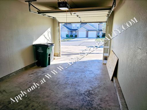 917 SW Imperial Ln,, Blue Springs, MO 64064