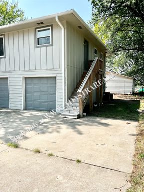 6042 Pflumm Rd,, Shawnee, KS 66216