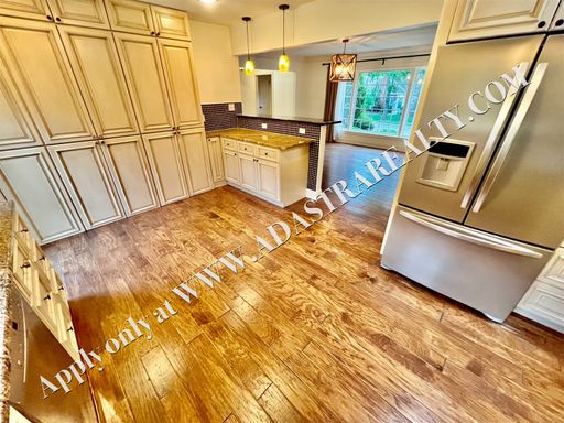  5404 Chadwick Rd, Fairway, KS 66205