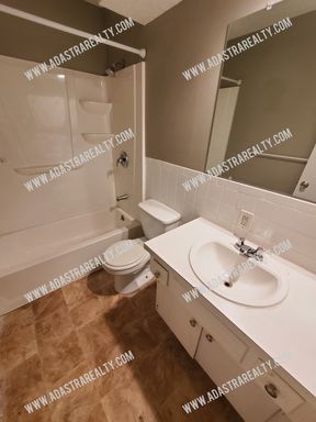 1517 E Elizabeth St, , Olathe, KS 66061
