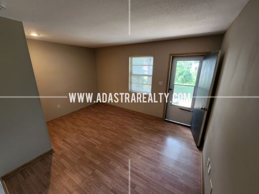 212 Brookside Dr,, Paola, KS 66071