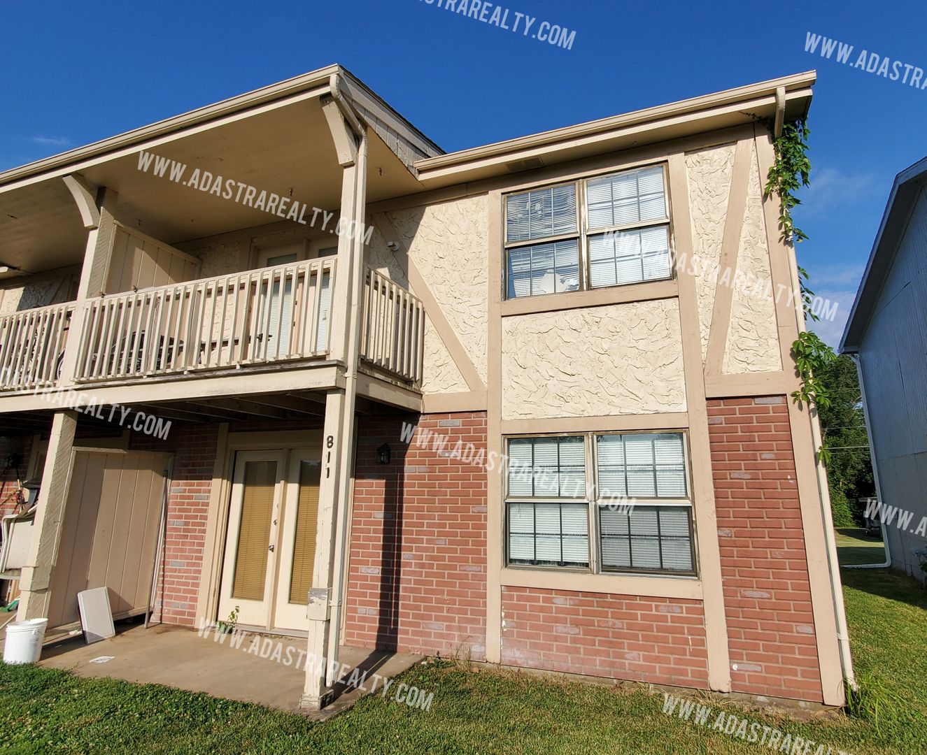 Spring Hill House: 811 N Washington St,