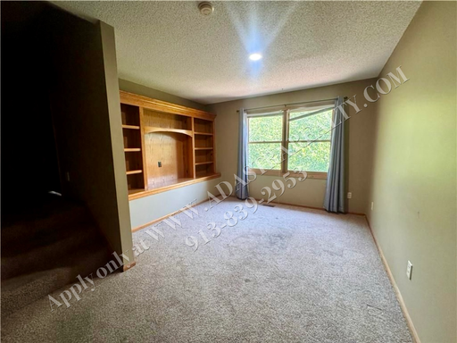  1317 E Sleepy Hollow Dr, Olathe, KS 66062