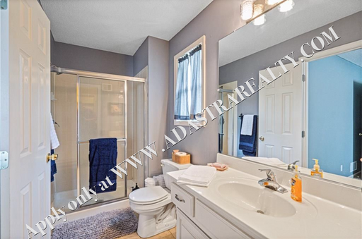 4904 157th St,, Overland Park, KS 66224