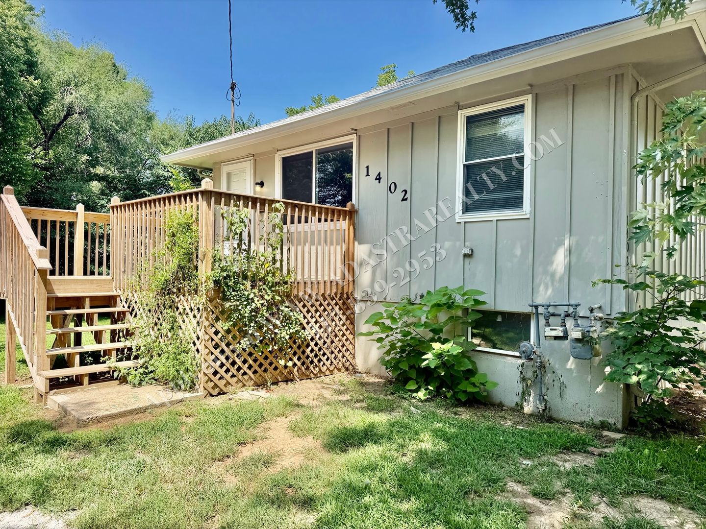 Independence House: 1402 S Harris Ave,
