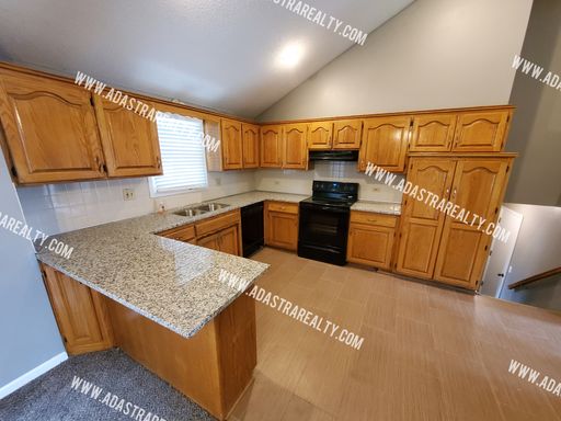 11006 W 76th St,, Shawnee, KS 66214-1268
