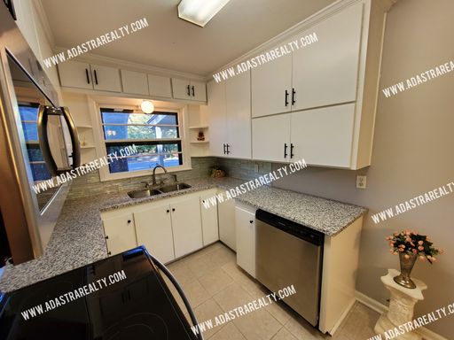 4825 W 75th St,, Prairie Village, KS 66208