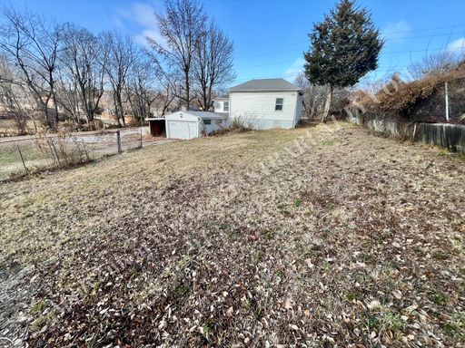 9603 E 35th St S, Independence, MO 64052