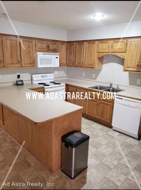704 Meadow Ct,, Unit A,, Peculiar, MO 64078-2567