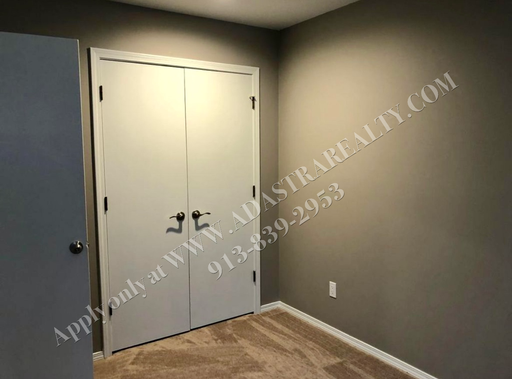 1601 E Elm Ter,, Olathe, KS 66062-1836