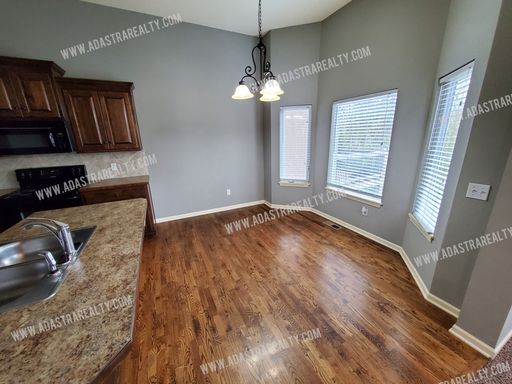 21782 W 123rd Ter,, Olathe, KS 66061-7628
