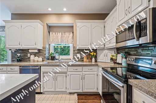 4904 157th St,, Overland Park, KS 66224