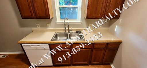 125 Kindred Ave,, Bonner Springs, KS 66012