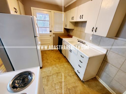 419 E 63rd Ter,, Kansas City, MO 64110-3333