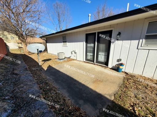 1518 W 26th St,, Lawrence, KS 66046