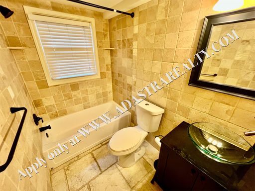  5404 Chadwick Rd, Fairway, KS 66205