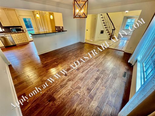  5404 Chadwick Rd, Fairway, KS 66205