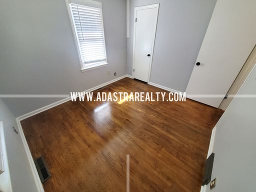 8607 Riggs St,, Overland Park, KS 66212