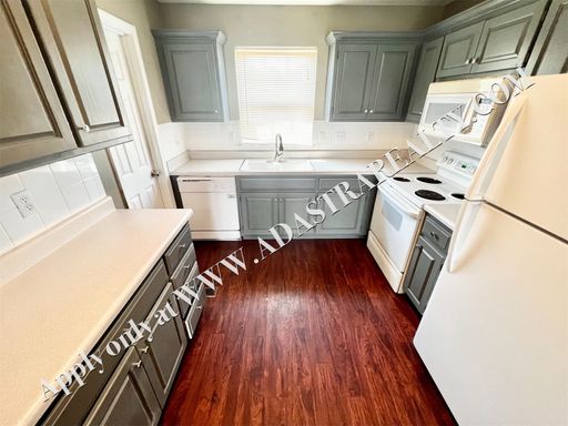 5205 Woodland Dr,, Shawnee, KS 66218-9044