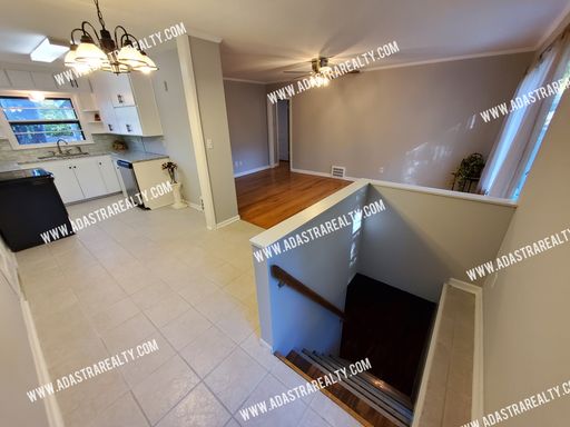 4825 W 75th St,, Prairie Village, KS 66208