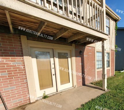 809 N Washington St,, Spring Hill, KS 66083