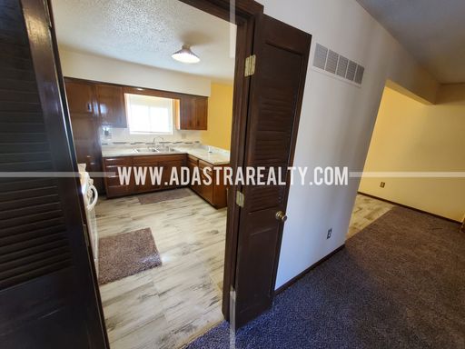 5327 E 100th St,, Kansas City, MO 64137