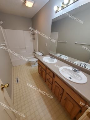 11425 W 61st St, , Shawnee, KS 66203