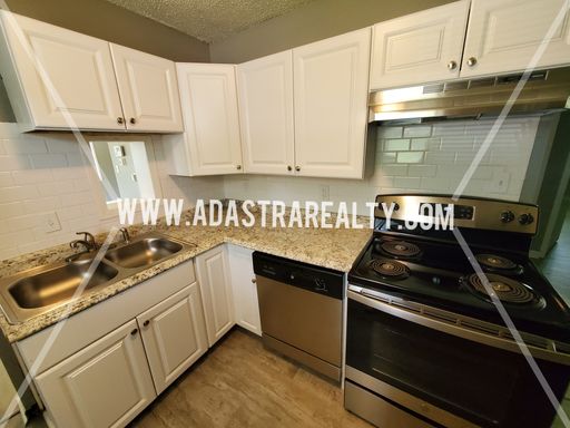 6004 E 152nd St, Grandview, MO 64030