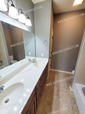 21782 W 123rd Ter,, Olathe, KS 66061-7628
