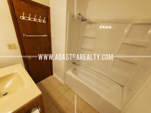 5327 E 100th St,, Kansas City, MO 64137