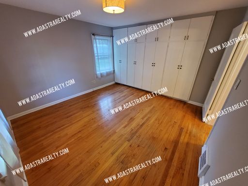 4825 W 75th St,, Prairie Village, KS 66208