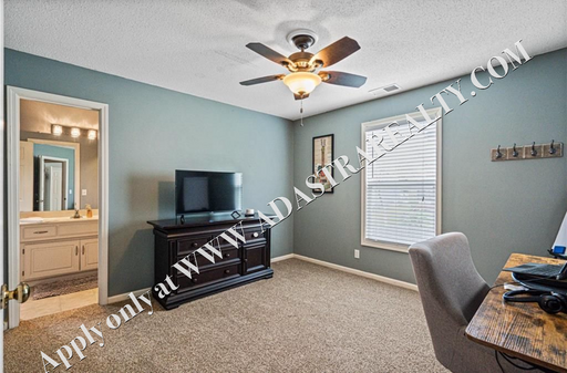 4904 157th St,, Overland Park, KS 66224