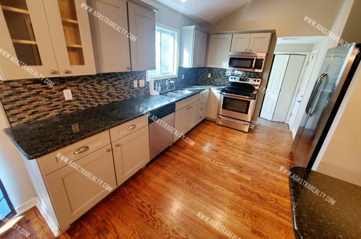 5428 Maple St,, Mission, KS 66202