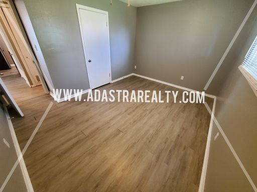 6004 E 152nd St, Grandview, MO 64030