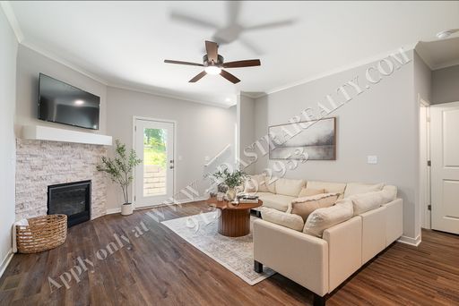 1087 N Findley St,, Olathe, KS 66061